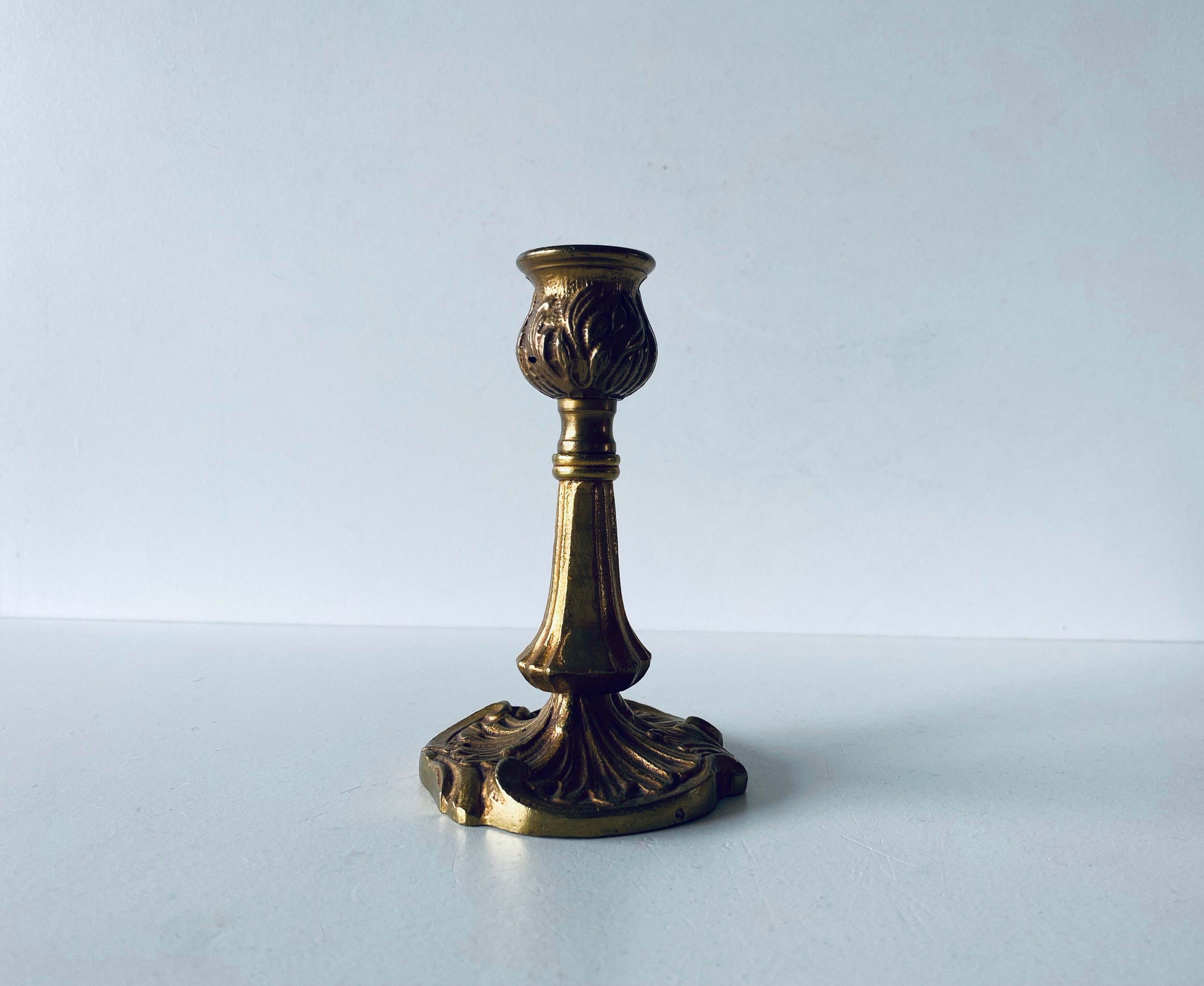 Bougeoir classique ancien en bronze doré