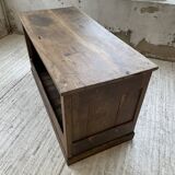 Central island trading counter in walnut
