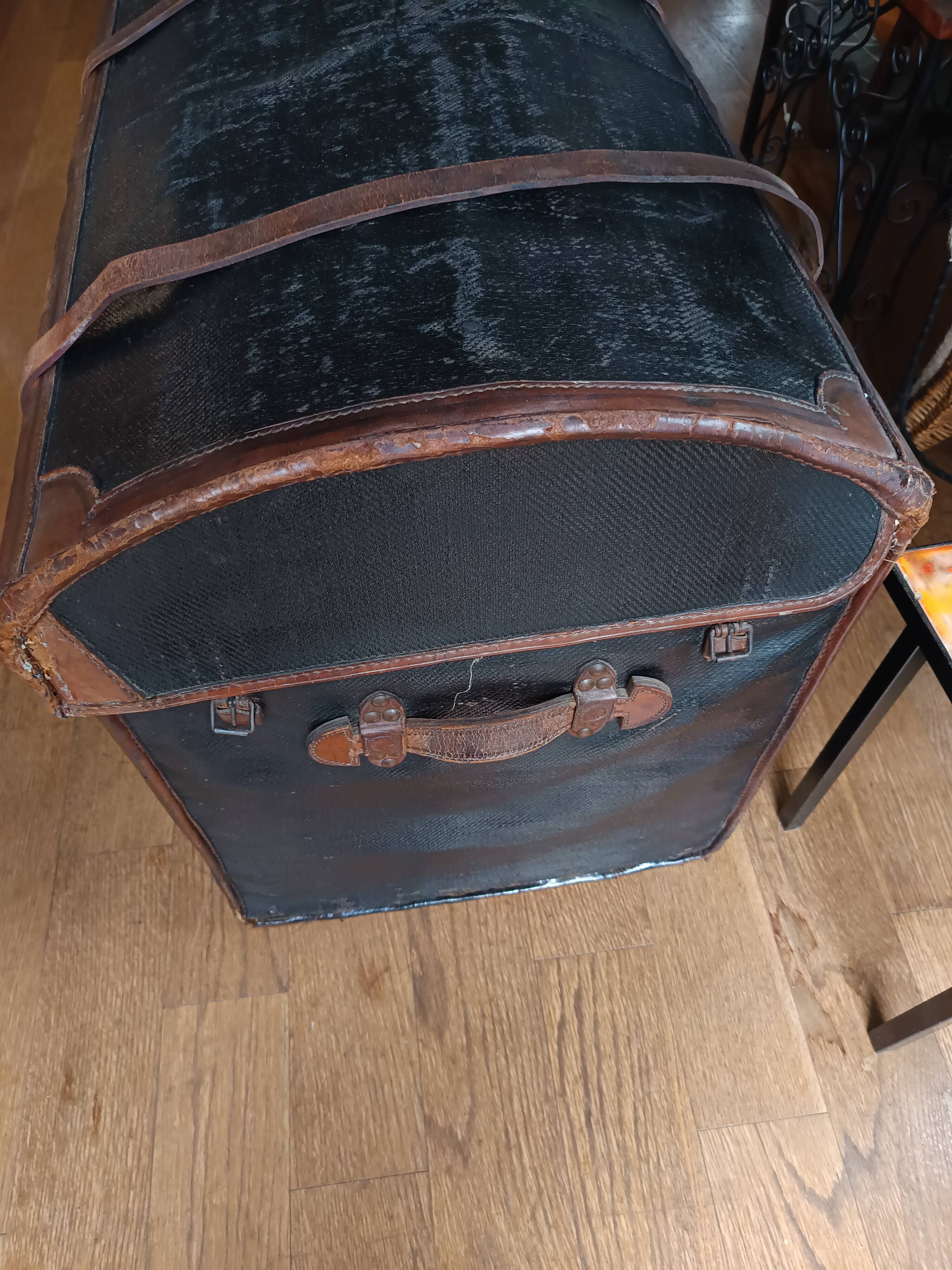 Curved travel trunk, Second Empire
