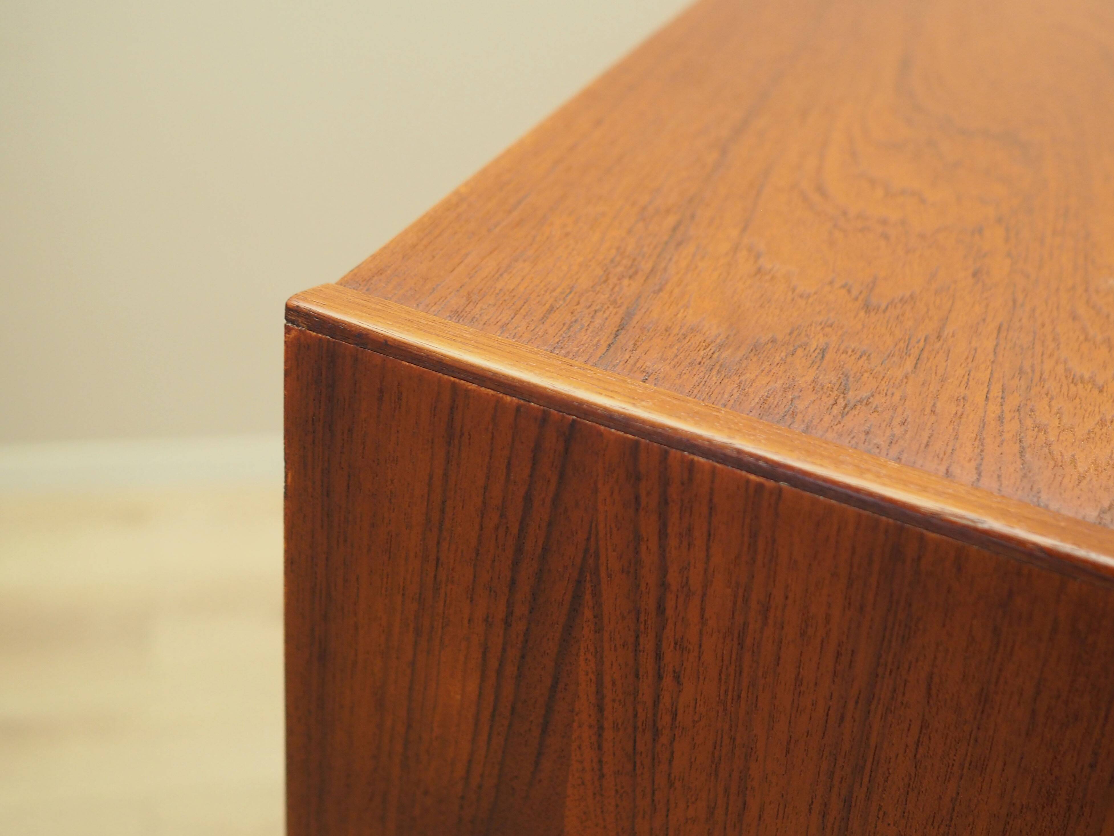 Buffet haut en teck, design danois, années 1960, production : Danemark