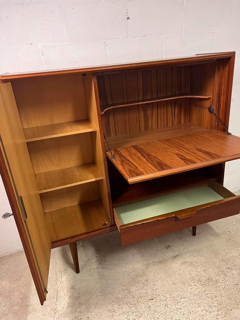 Vintage teaken cabinet / bar cabinet / wall unit