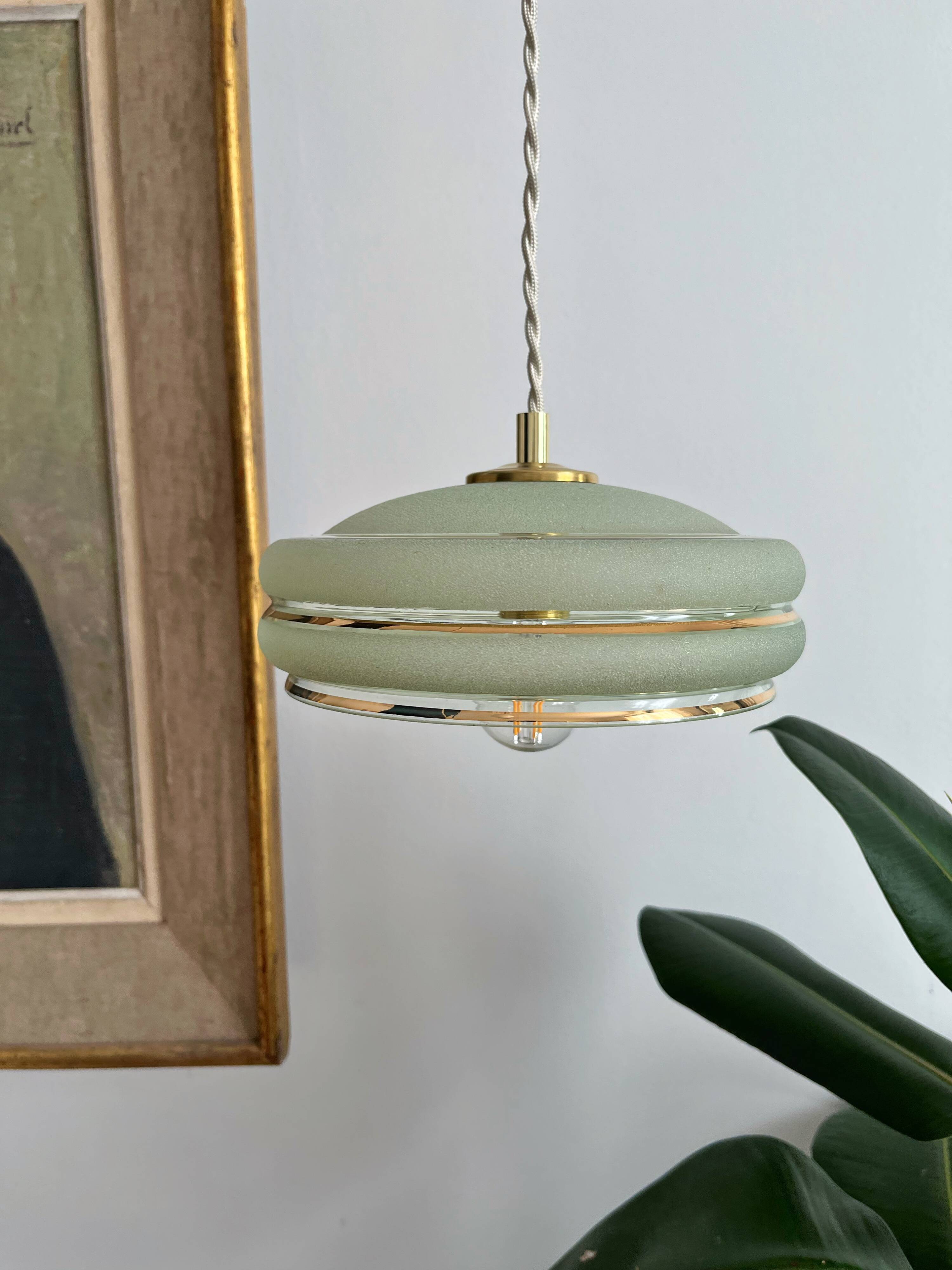 Suspension in green granite glass with gold edging - 4 copies in stock