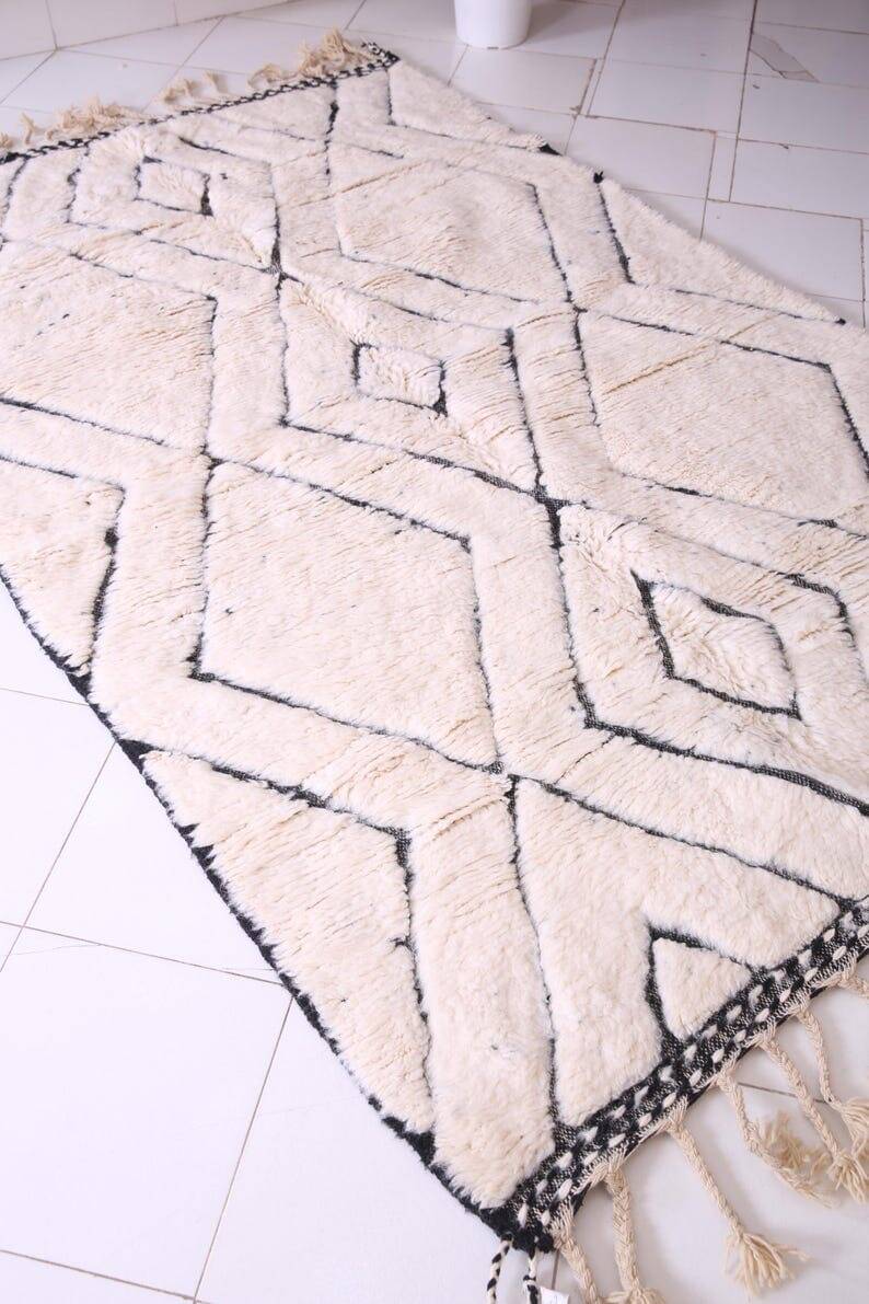 Traditional handmade wool Berber rug size 150 x 250 cm