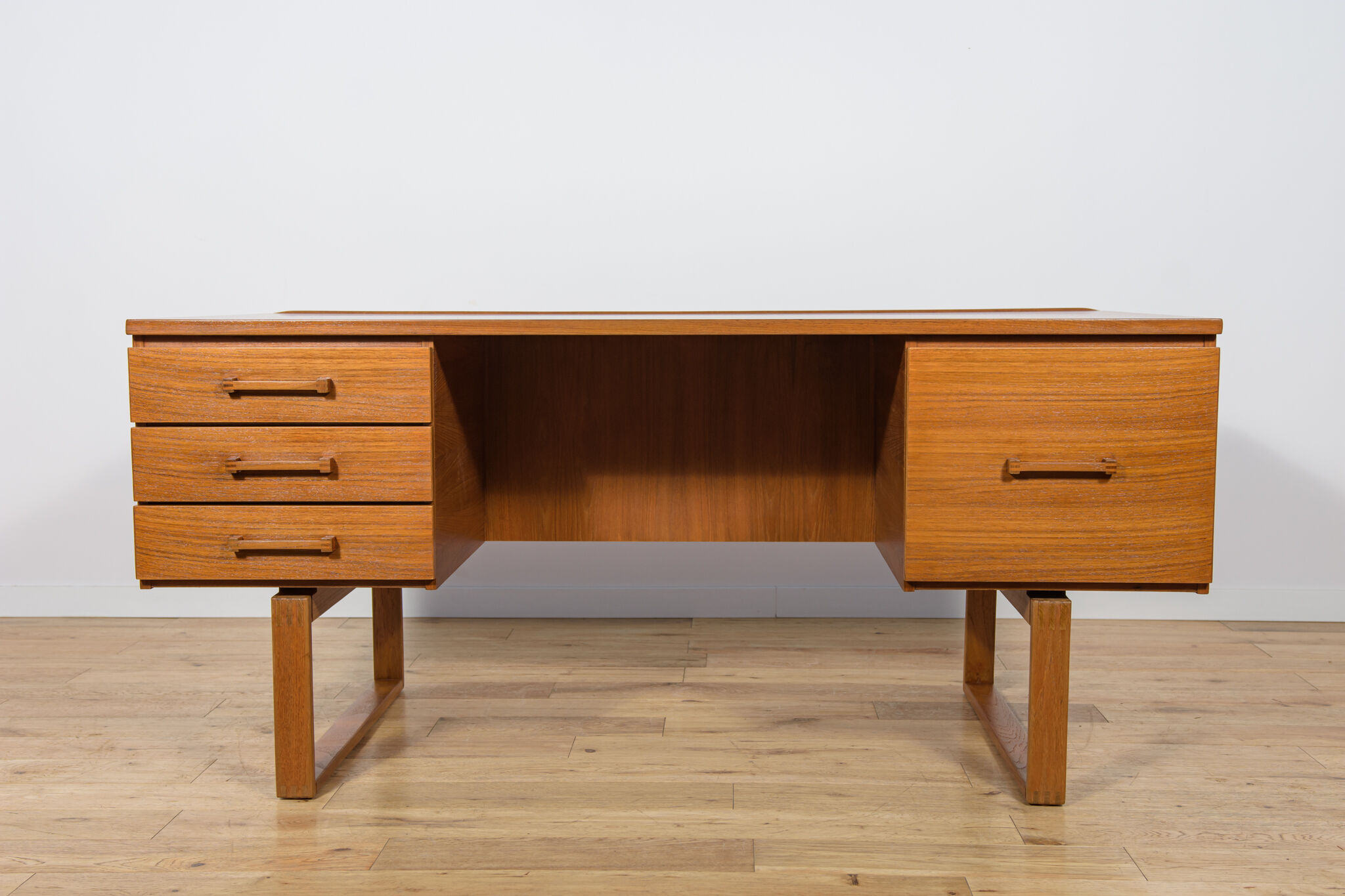 Mid-Century Teak Freestanding Desk by Torben Valeur & Henning Jensen for Dyrlund, Denmark, 1960s