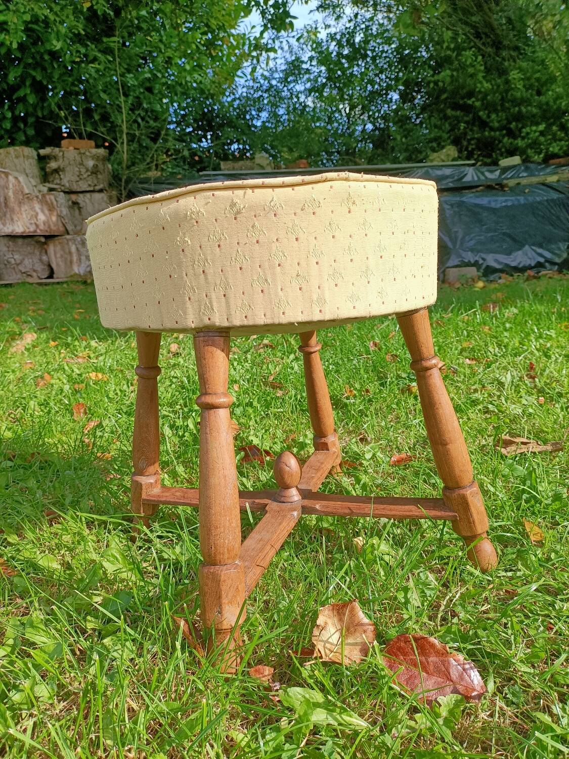 Retro Provençal stool
