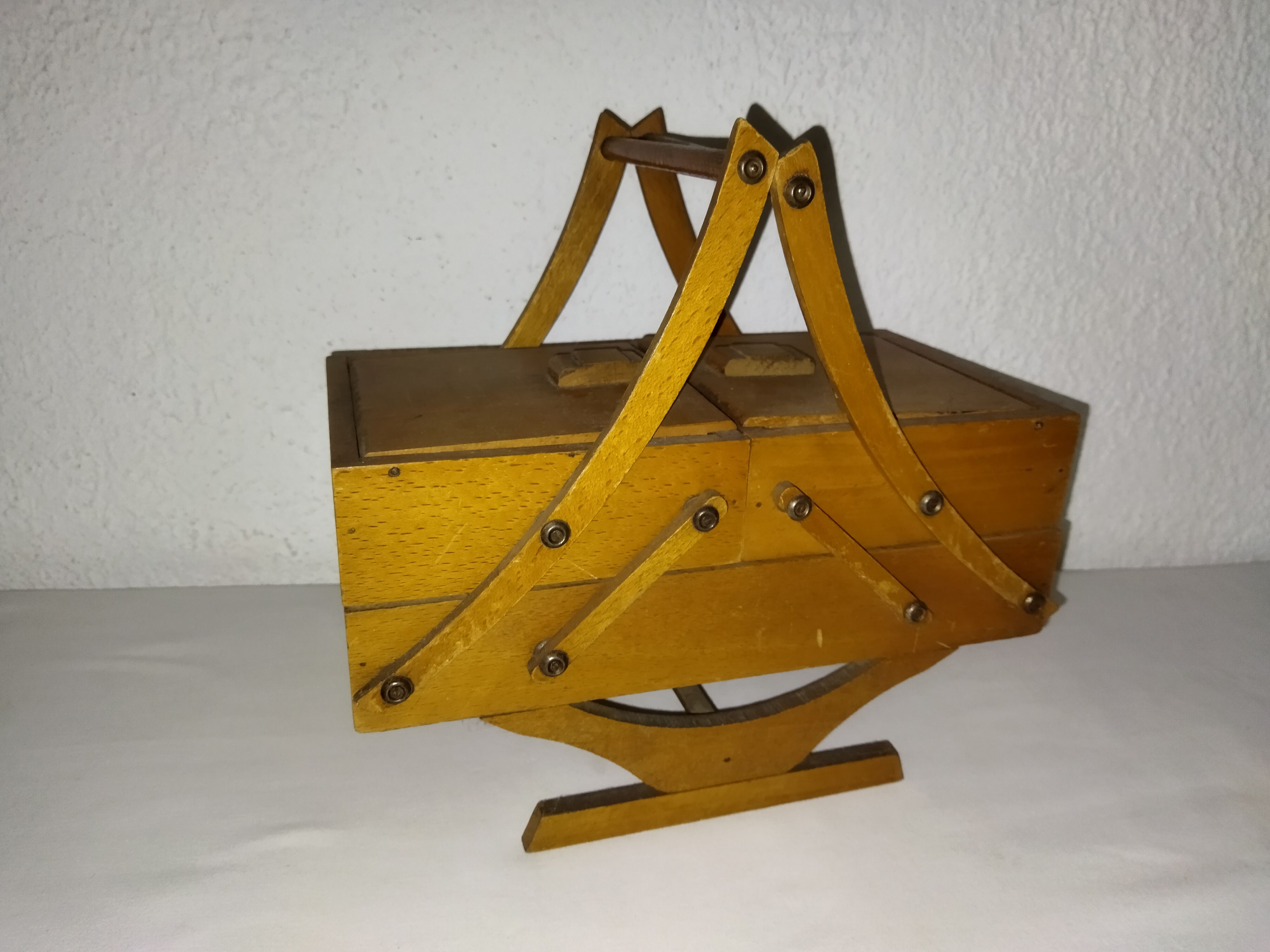 Petite Travailleuse Boîte à Couture En Bois – Vintage France – Années 1950/70