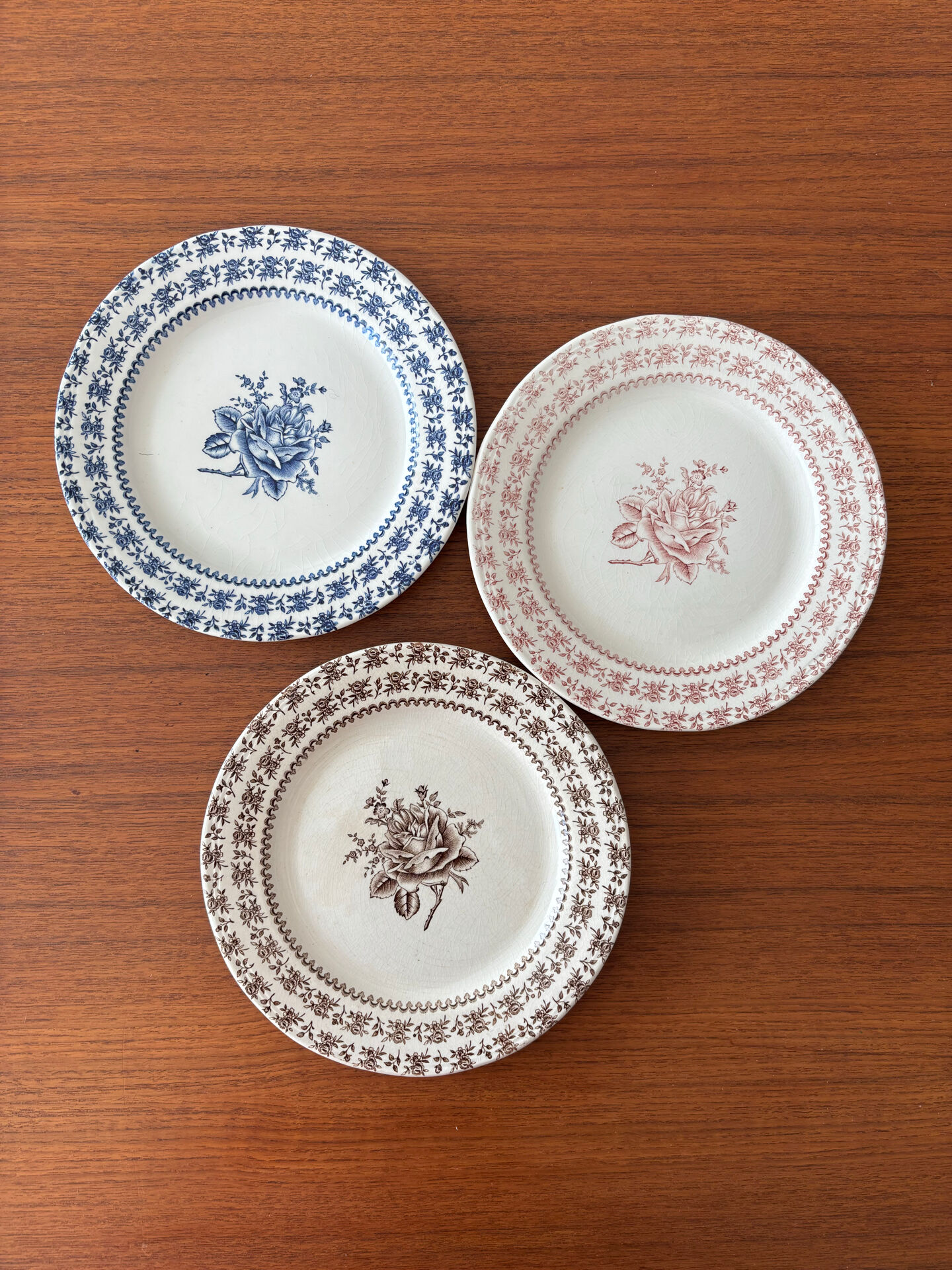Lot of 3 dessert plates Lunéville English Style – Old roses bl