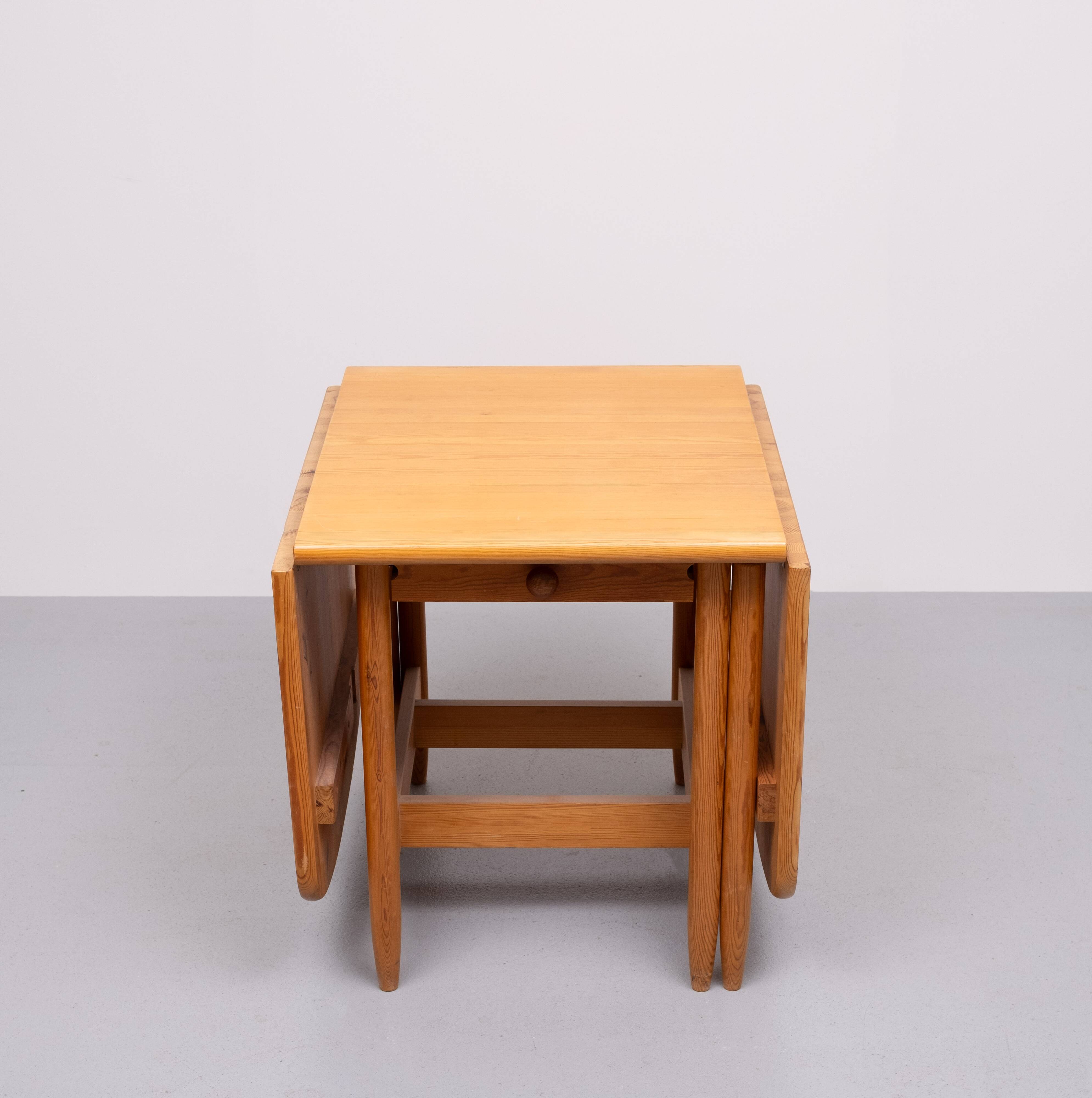 Eero Aarnio Solid Pine wood drop leaf dining table Laukaan Puu 1970s