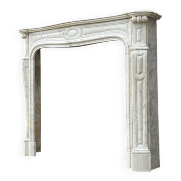 Cheminée de style Louis XV en marbre blanc de Carrare vers 1880