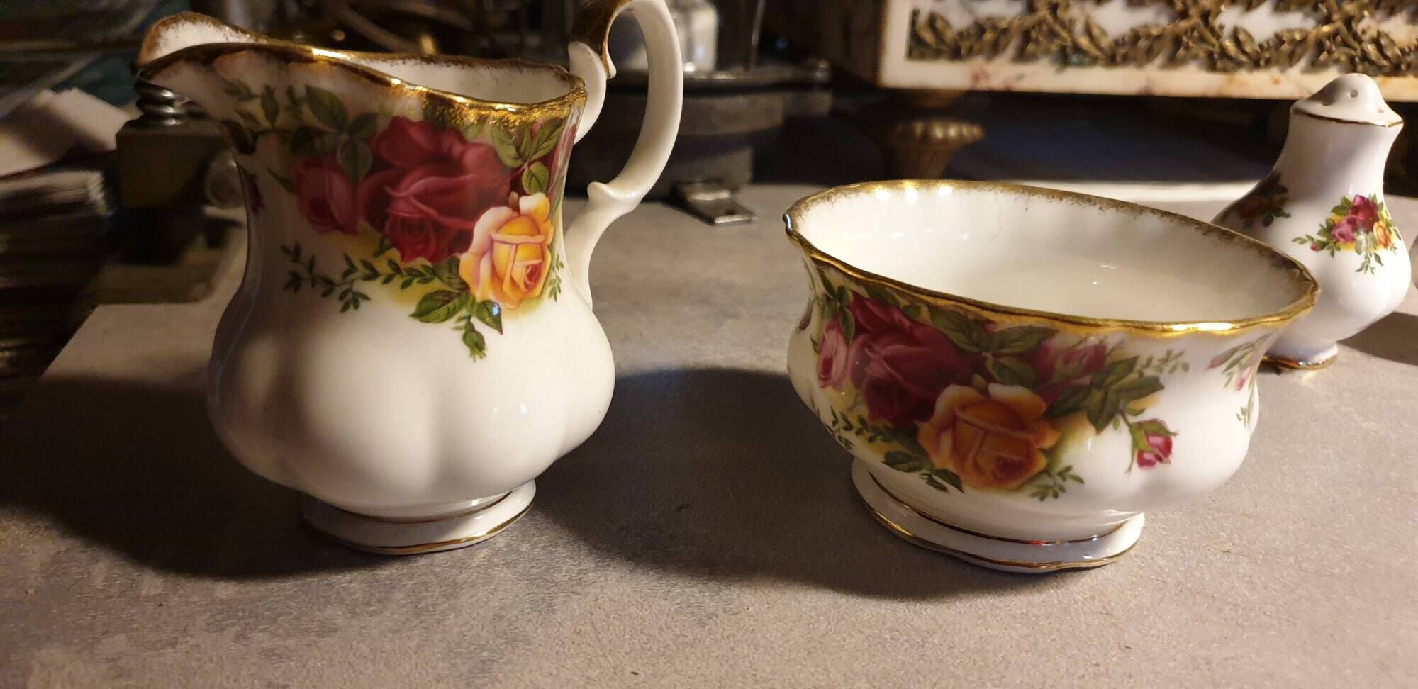 Old Country Roses fine porcelain creamer and bowl - Royal Albert -