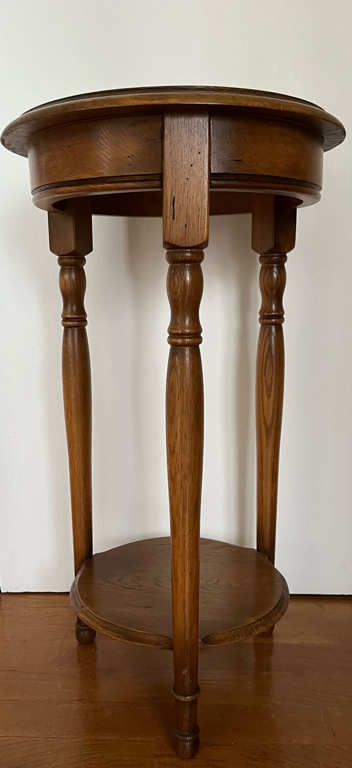 Wooden pedestal table