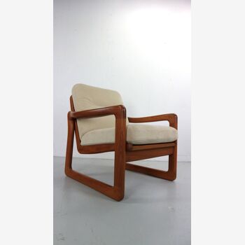 Fauteuil danois en teck Poul Jeppensen, Holstebro Möbelfabrik, crème alcantara.