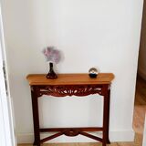 Console rectangulaire en tek et décor sculpté