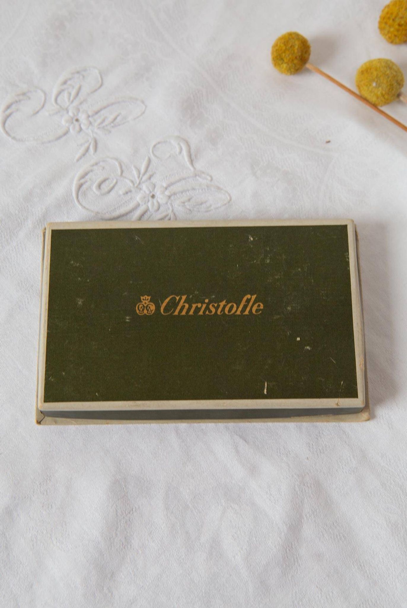 Set of 6 Christofle knife rests in the Strié model in silver-plated metal.