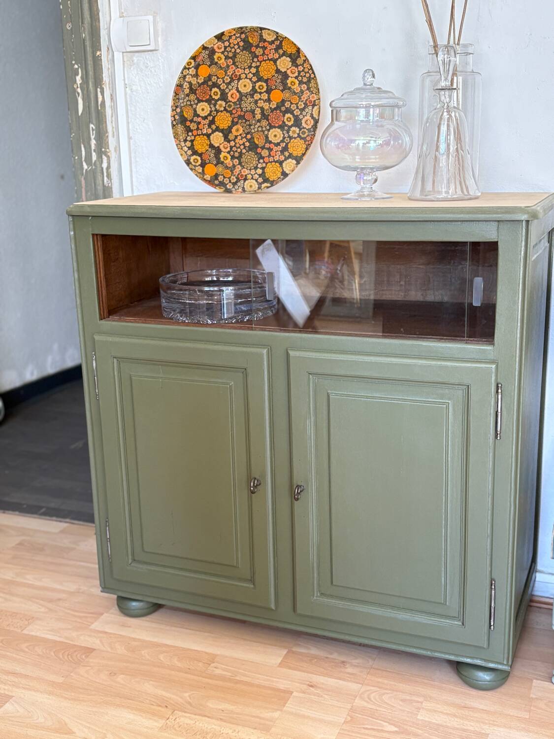 Petit buffet parisien vert muséum
