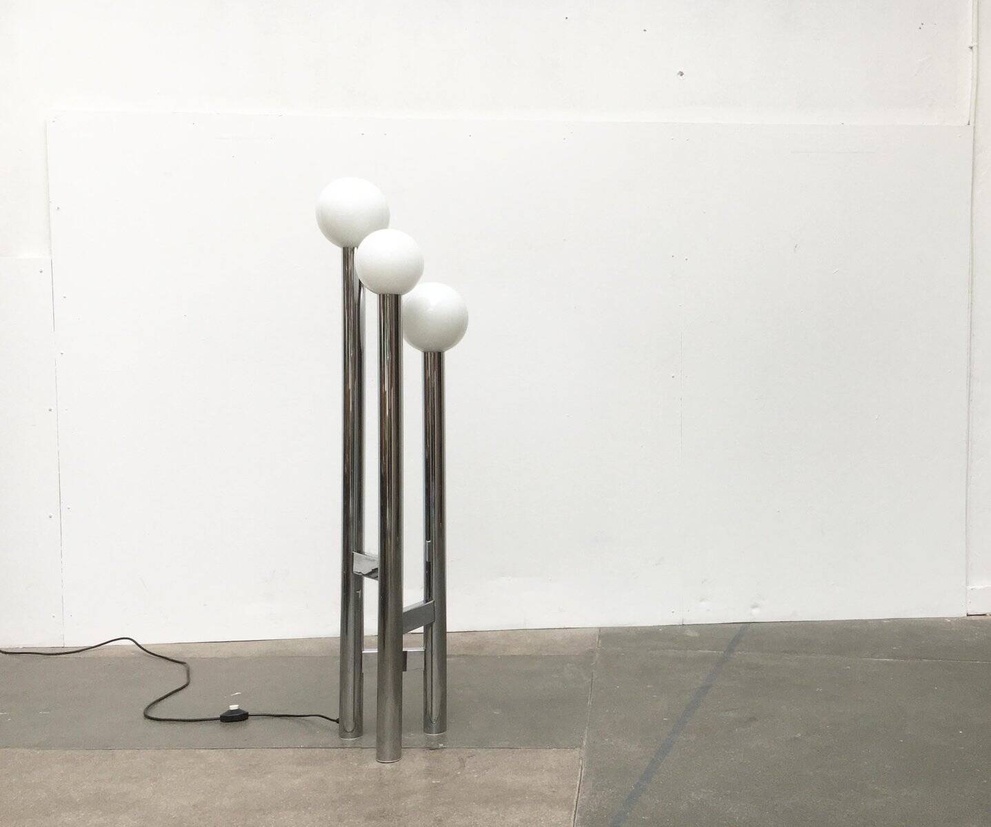 Vintage German floor lamp from the 1970s in glass and metal.