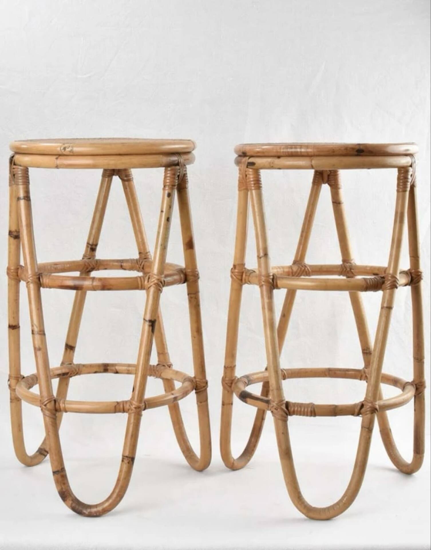 2 bar stools