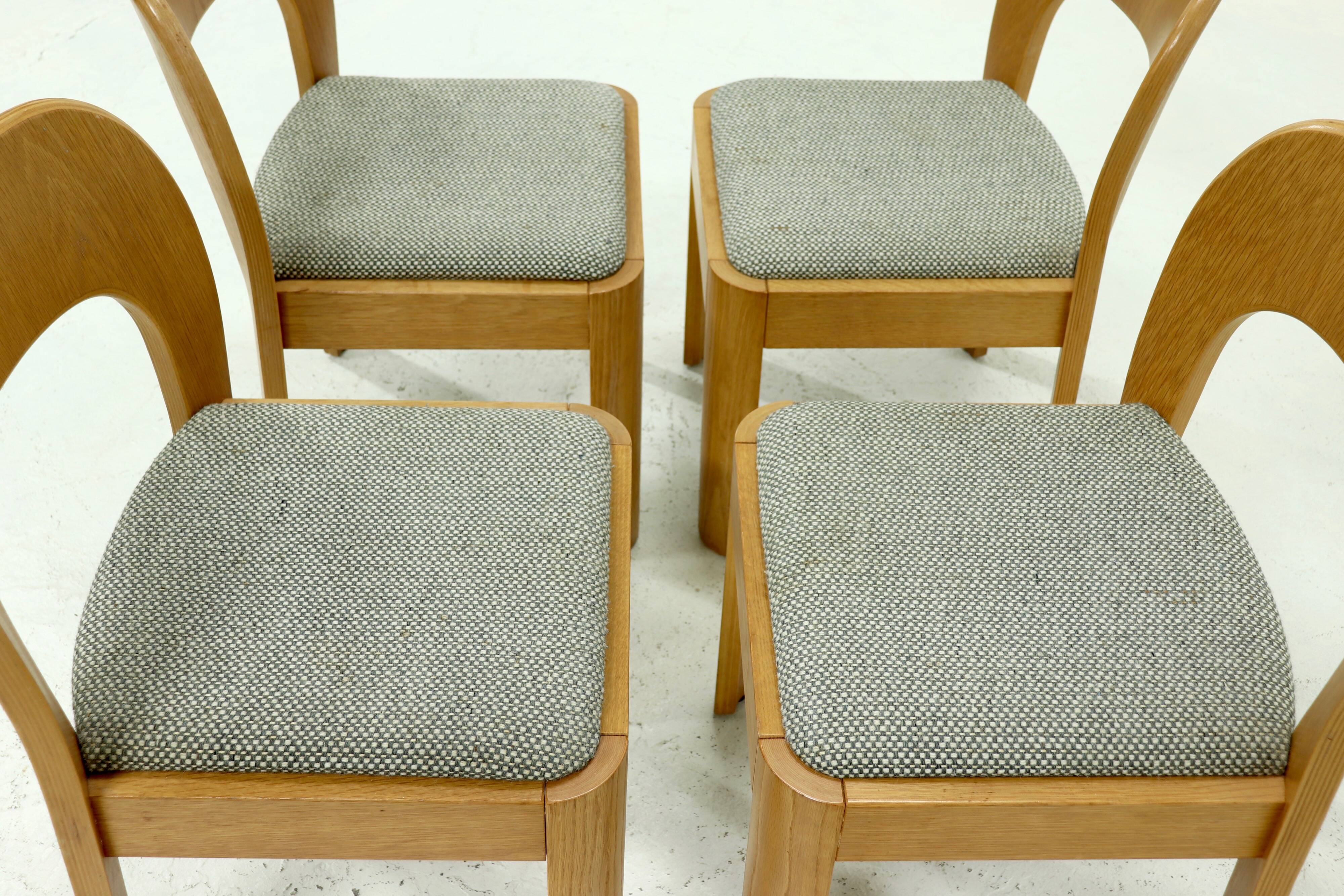 Set of 4 sculptural dining chairs in light oak, 1970s
