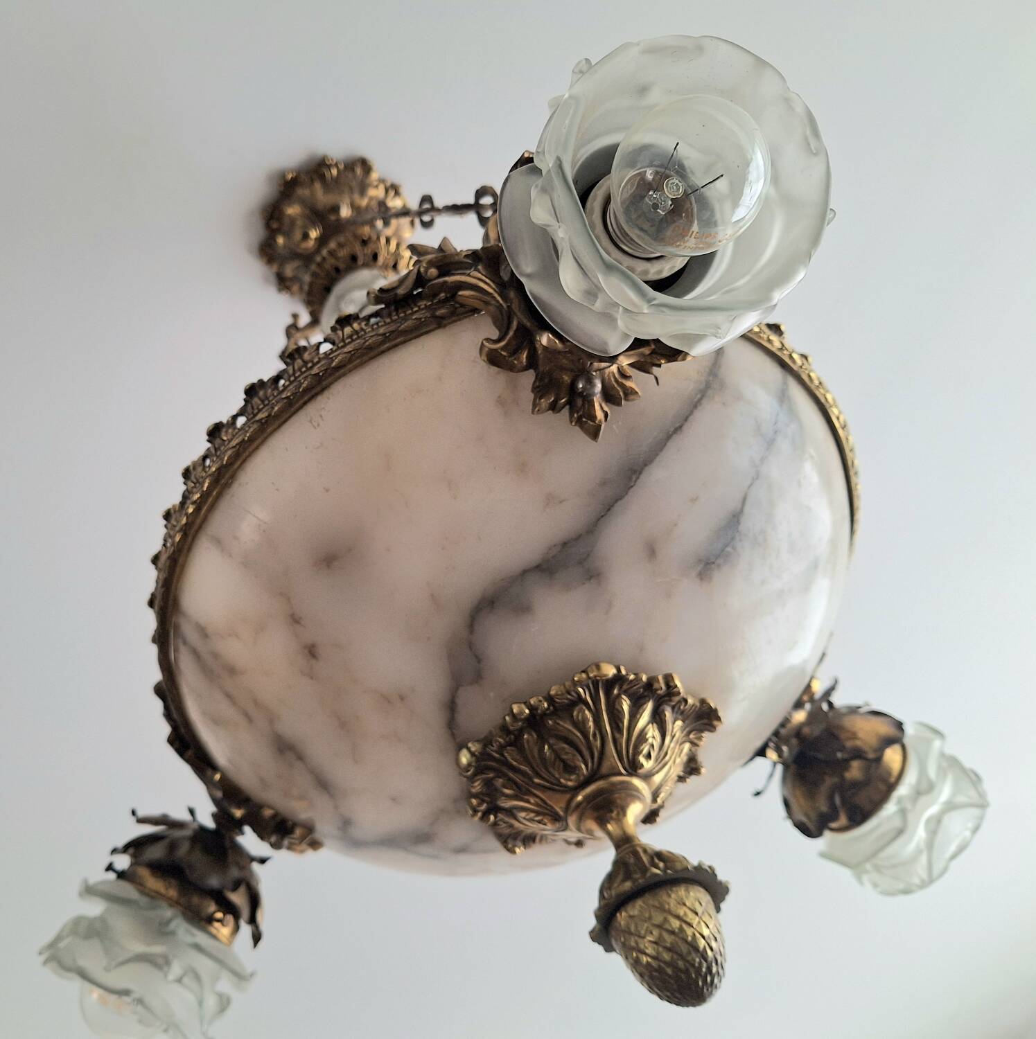 Art Deco alabaster and bronze chandelier, 7-light fixture