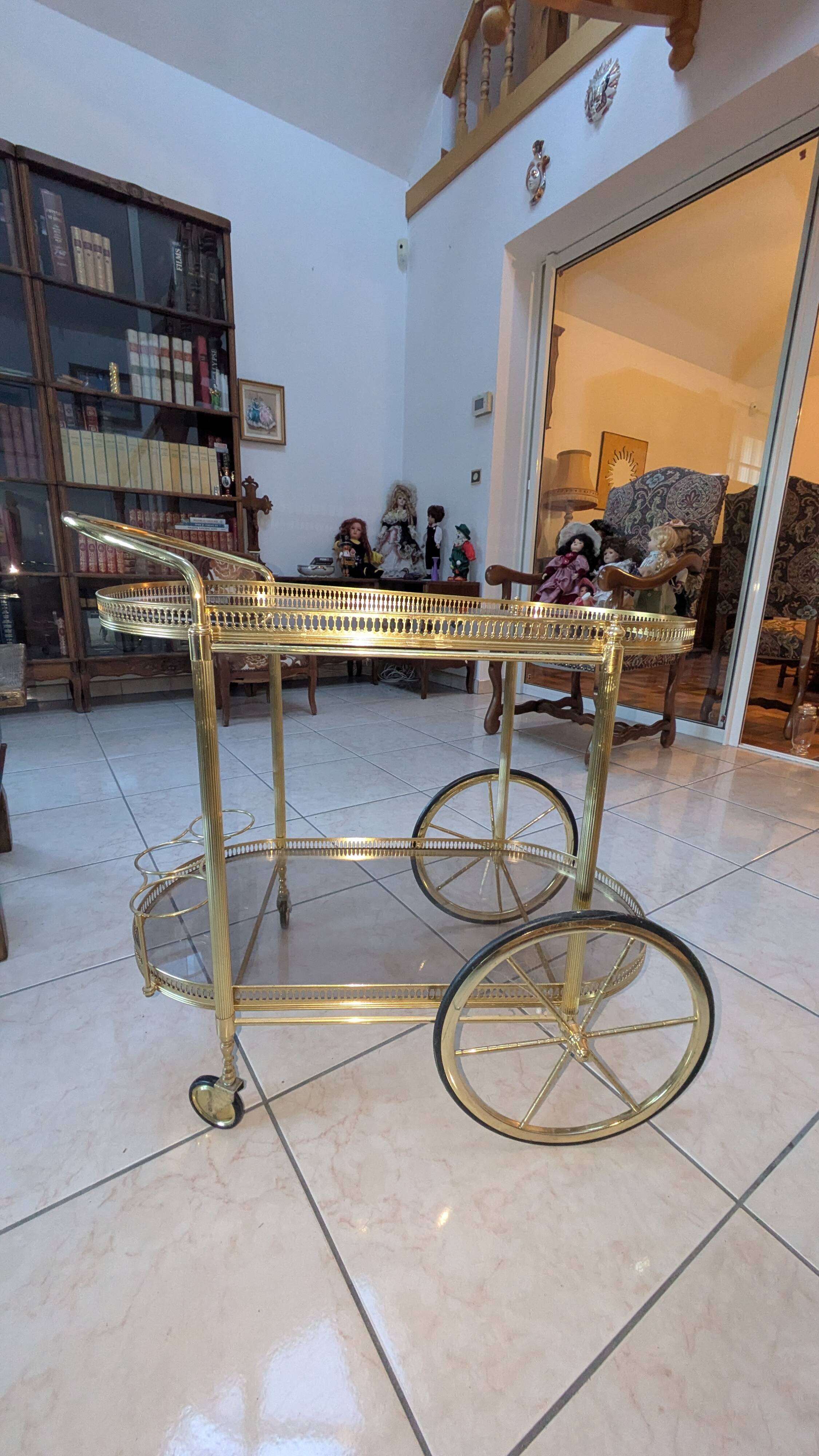 Hollywood Regency style bar cart in brass and glass, 1970s