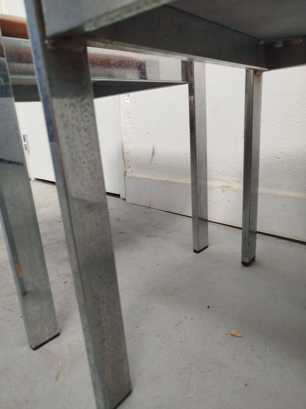 Pair of vintage chrome metal & brown imitation leather chairs (70s)