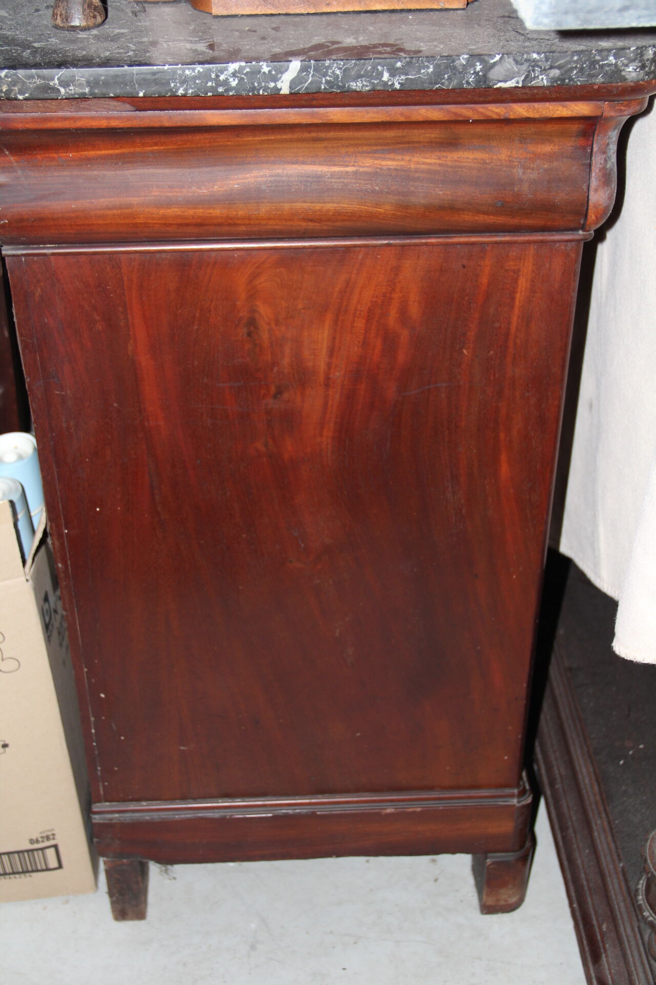 Louis Philippe chest of drawers, 19th century, in mahogany, Sainte-Anne marble