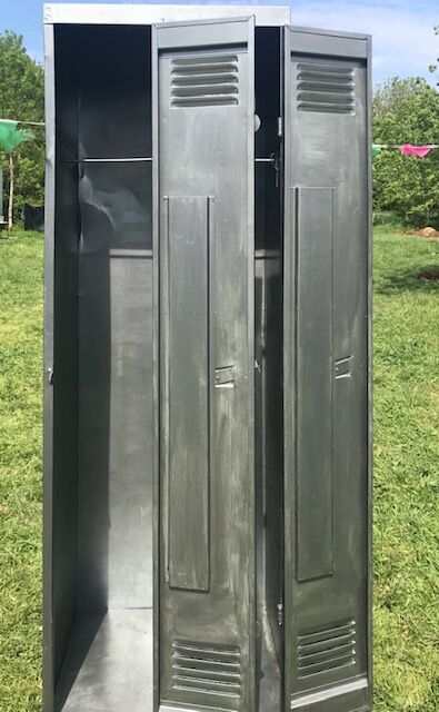 Metal cloakroom