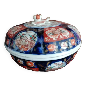 Bonbonnière Imari XIXè siècle Japon en parfait état