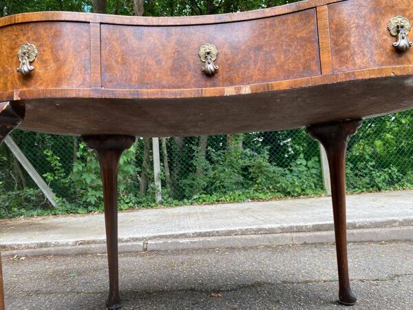 Console bureau de dame haricot en ronce de noyer début 20ème