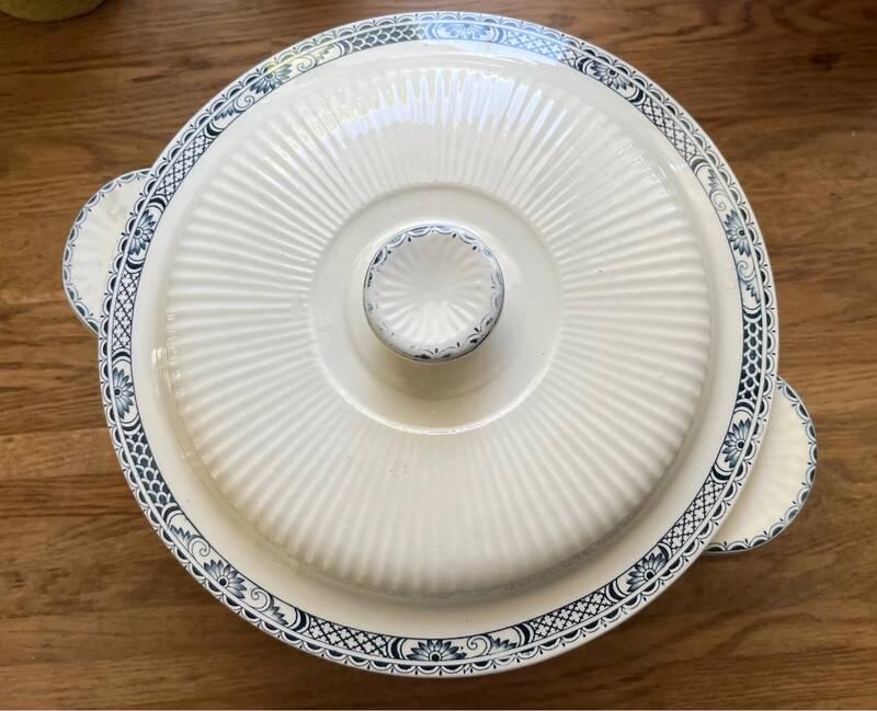 Antique earthenware vegetable dish Salins - Terre de fer