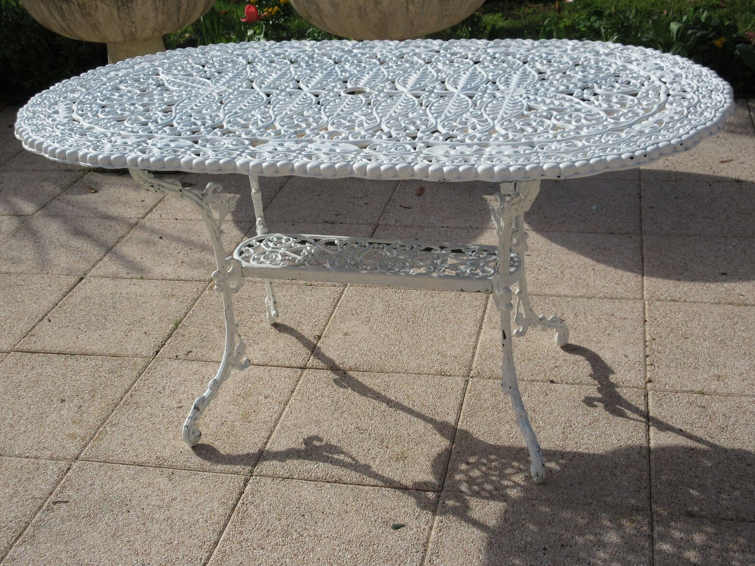 Aluminum cast iron garden table