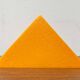 Lampe de sol ou de table en forme de prisme orange postmoderne de Heico, années 1980.