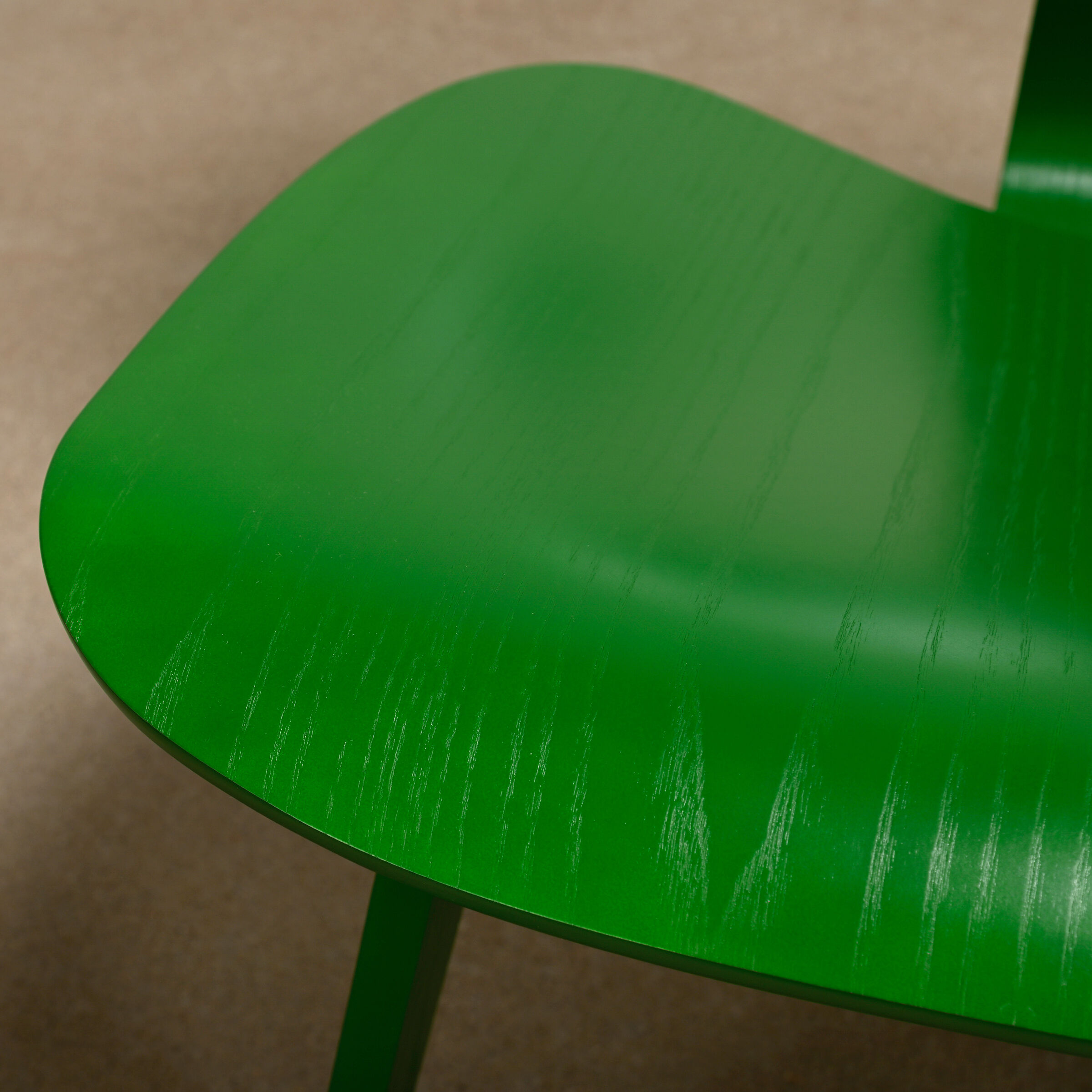 Chauffeuse Charles & Ray Eames LCW HAY collection pour Herman Miller