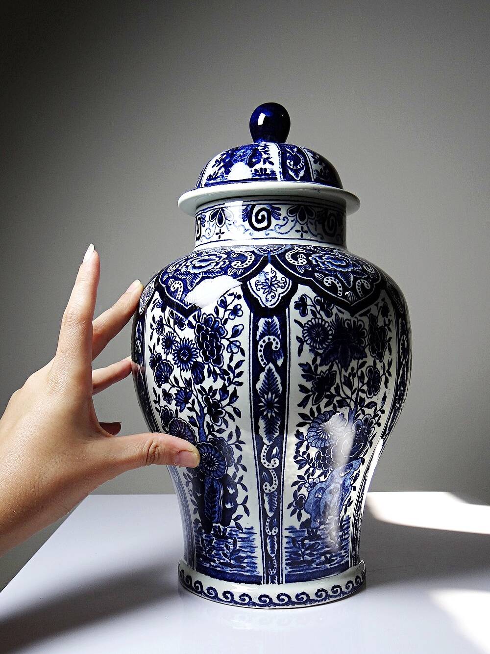 Large covered vase Boch Holland Royal Sphinx in Delft blue earthenware.