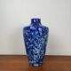 Vase en verre soufflé effet moucheté bleu cobalt et blanc , double parois