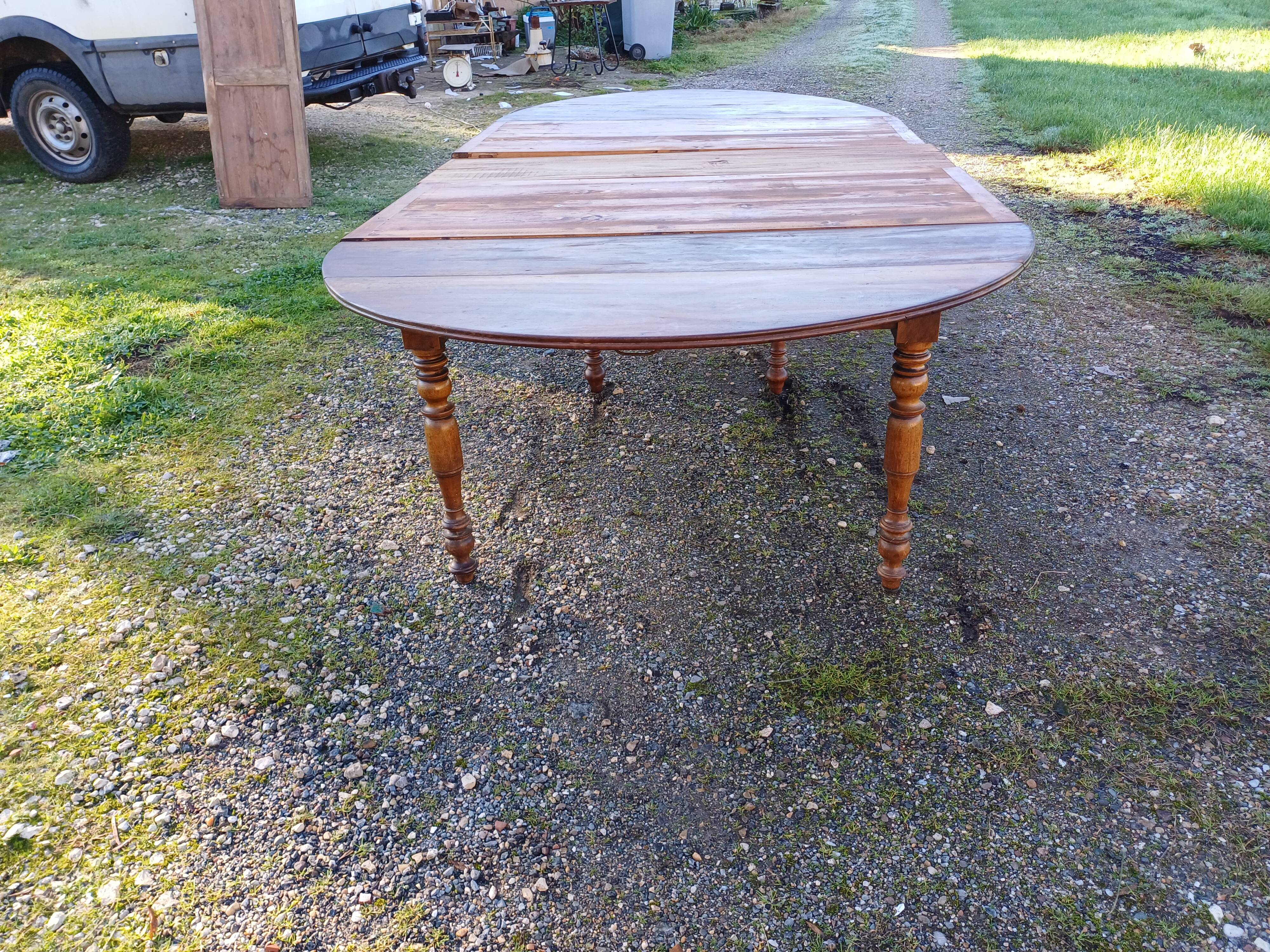19th century walnut 6 leg table, opening