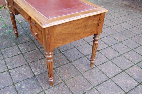 Bureau Louis Philippe en noyer fin du 19e siècle