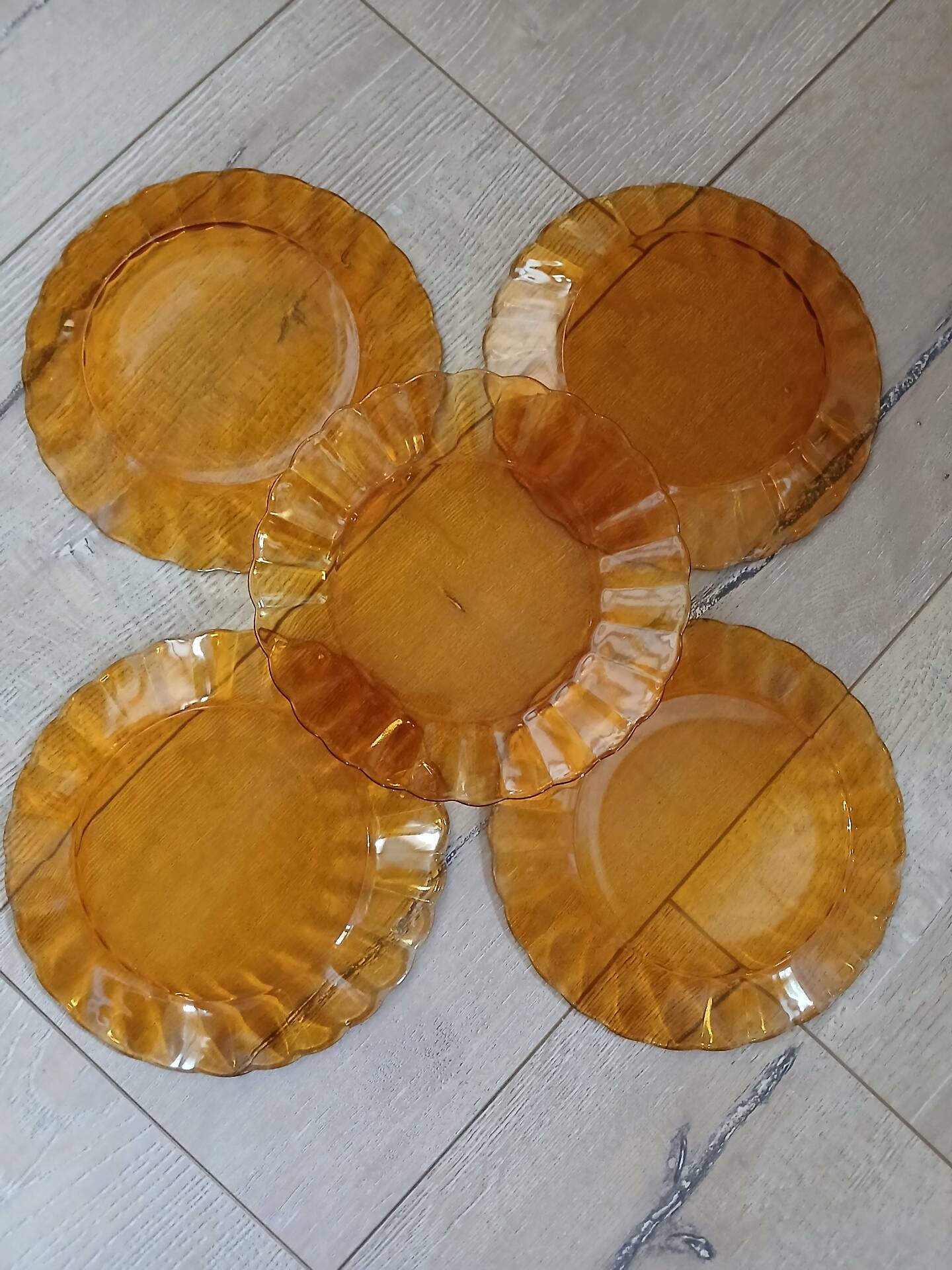 5 vintage Duralex dessert plates