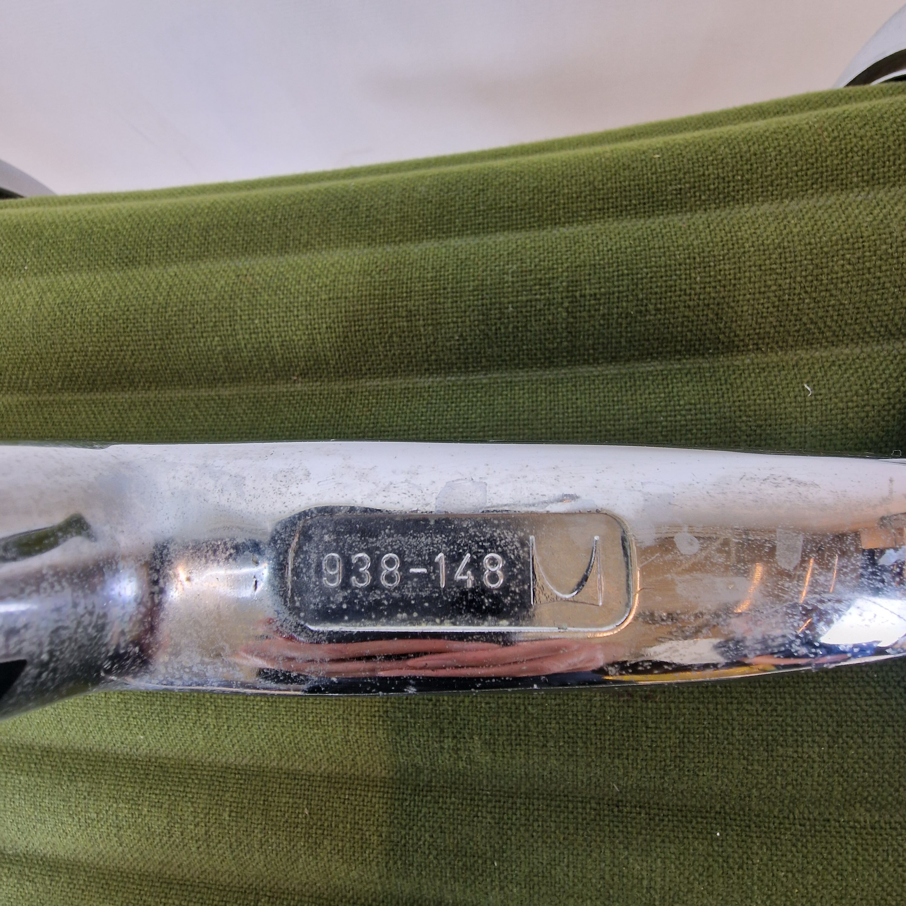 Set of 5 Model EA 105 Chairs by Eames for Herman Miller, 1970's