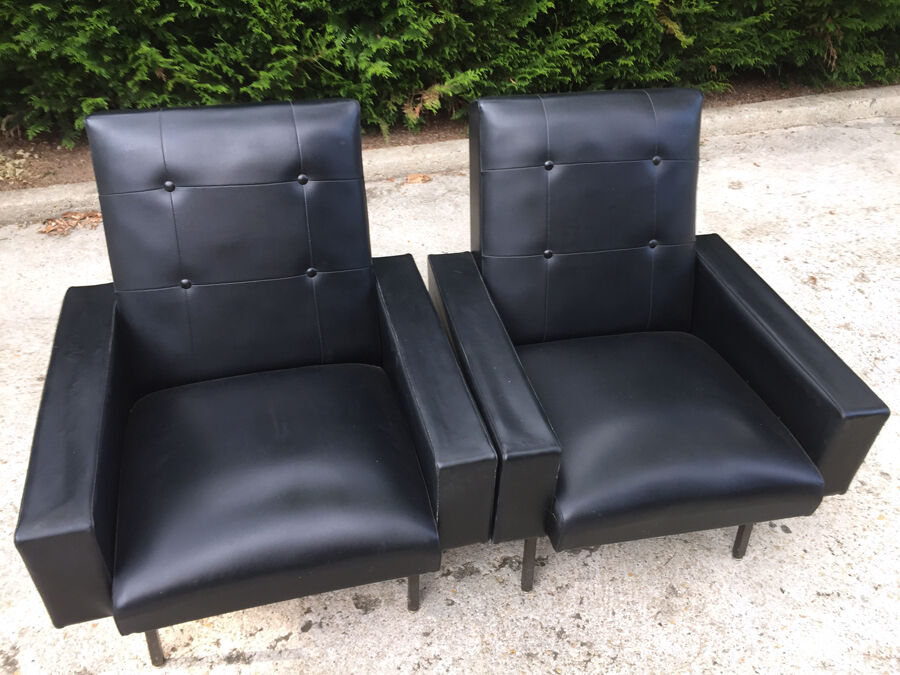Paire de fauteuils skaï noir, 1960