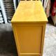 Commode 3 tiroirs en bois ocre et décorée à la main