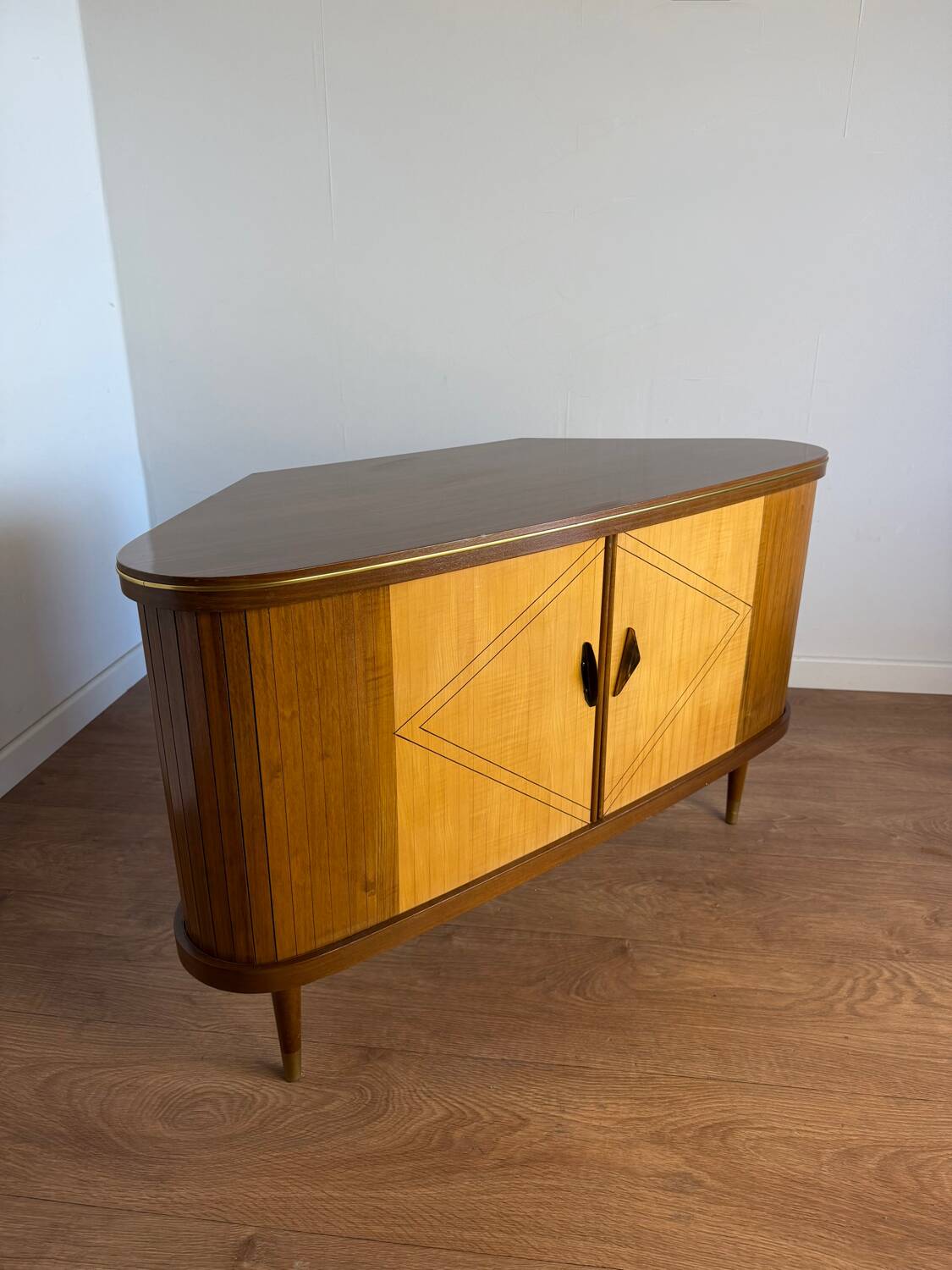 Meuble bar vintage à plateau tournant – l’esprit cocktail des années 50