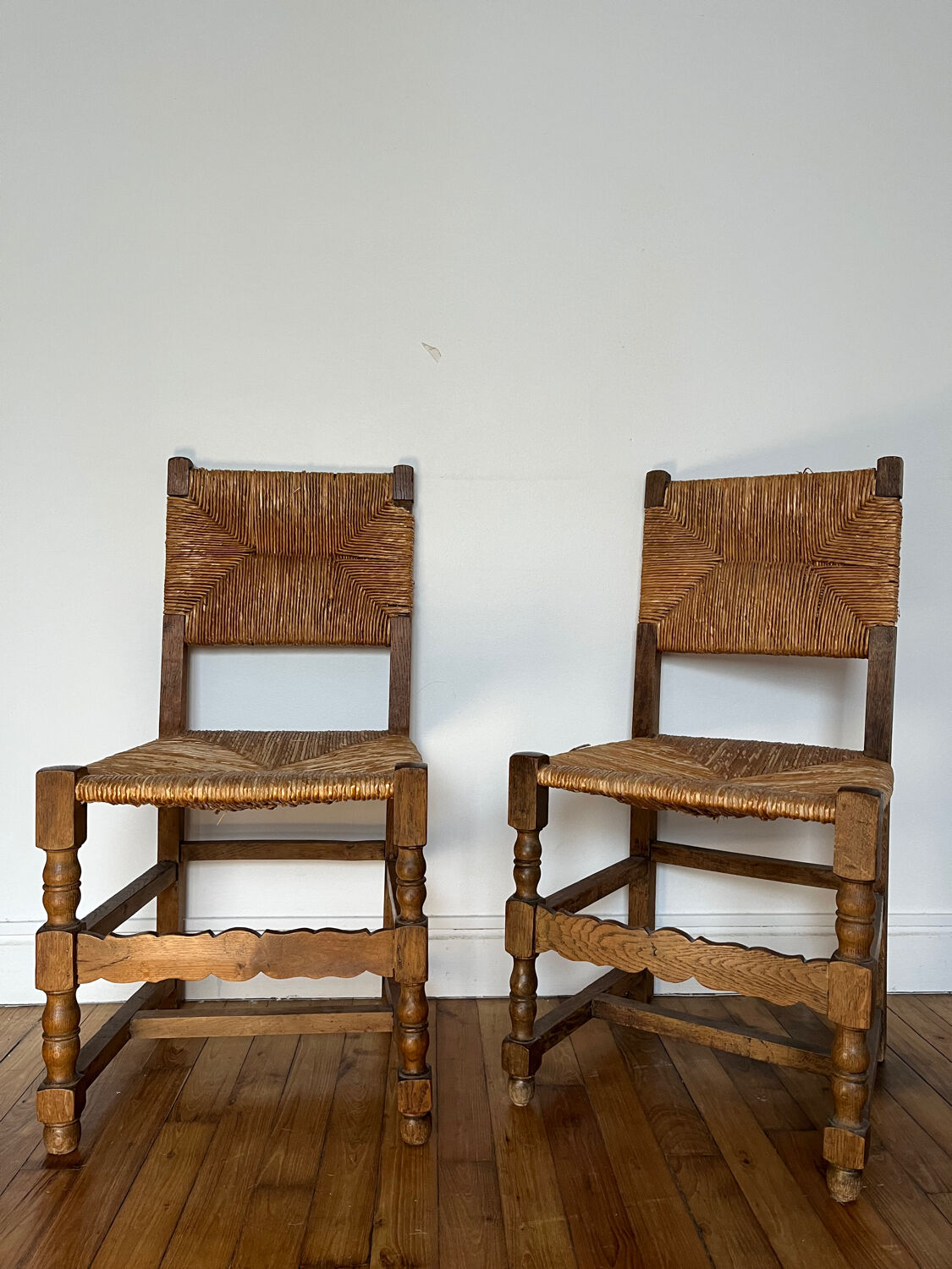 Paire de chaises paillées vintage