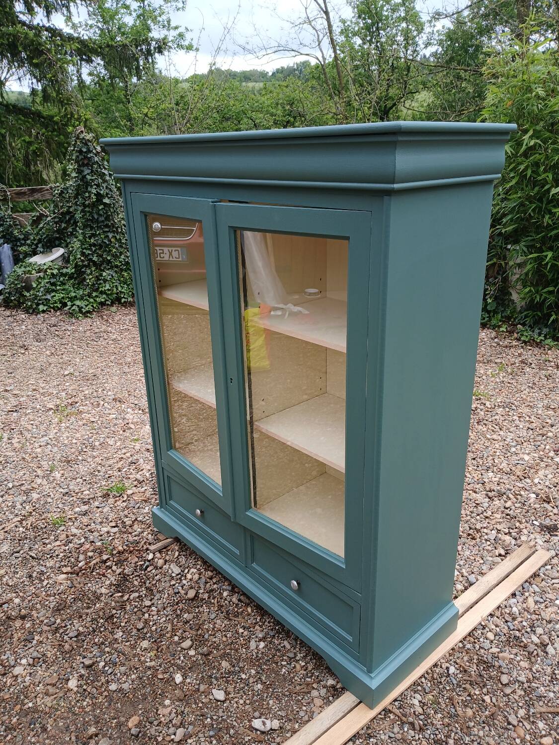 Revisited wooden display cabinet
