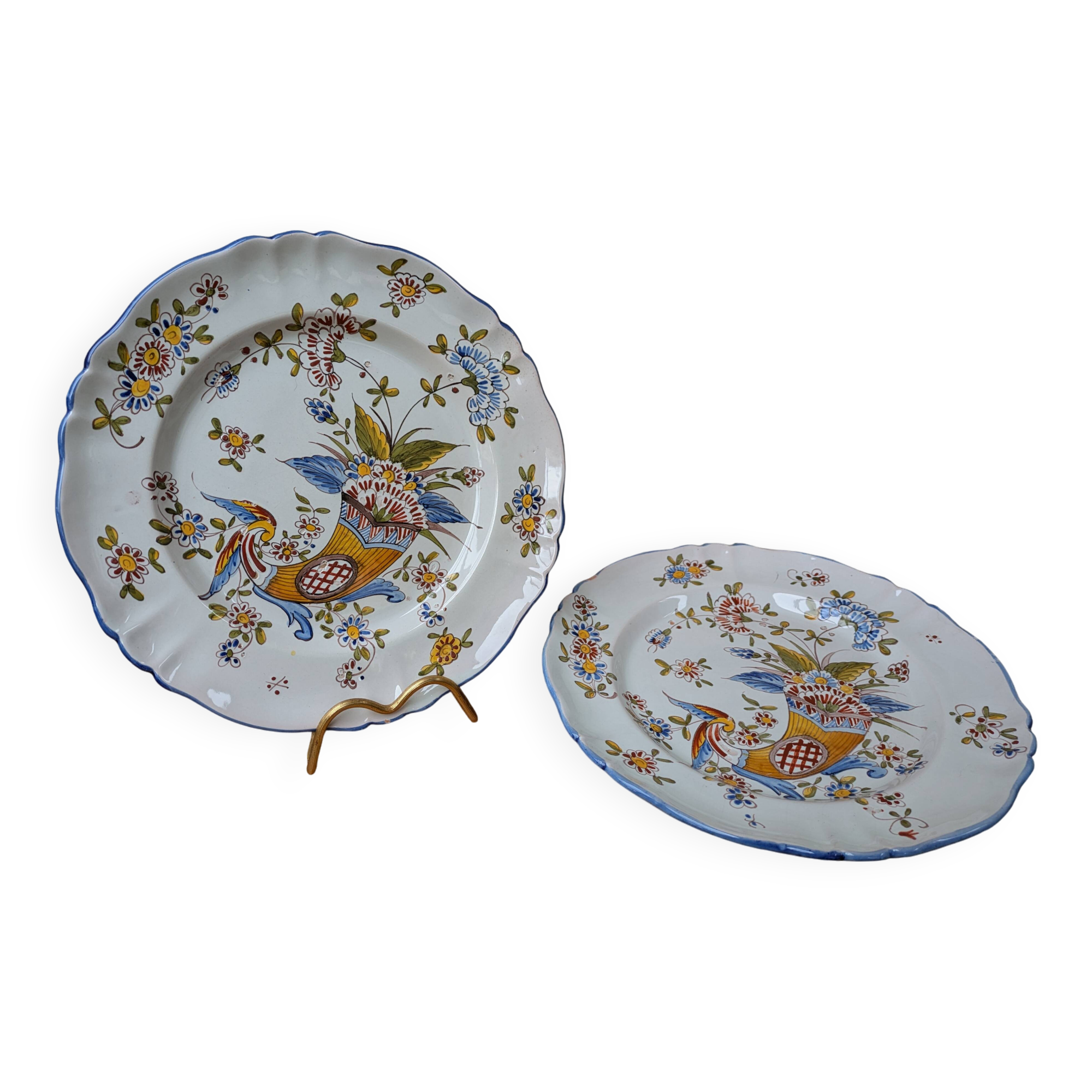 Set of 2 antique decorative plates with cornucopias