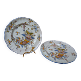 Set of 2 antique decorative plates with cornucopias