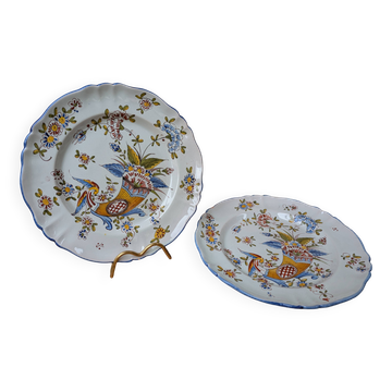 Ensemble de 2 anciennes assiettes décoratives avec cornes d'abondance