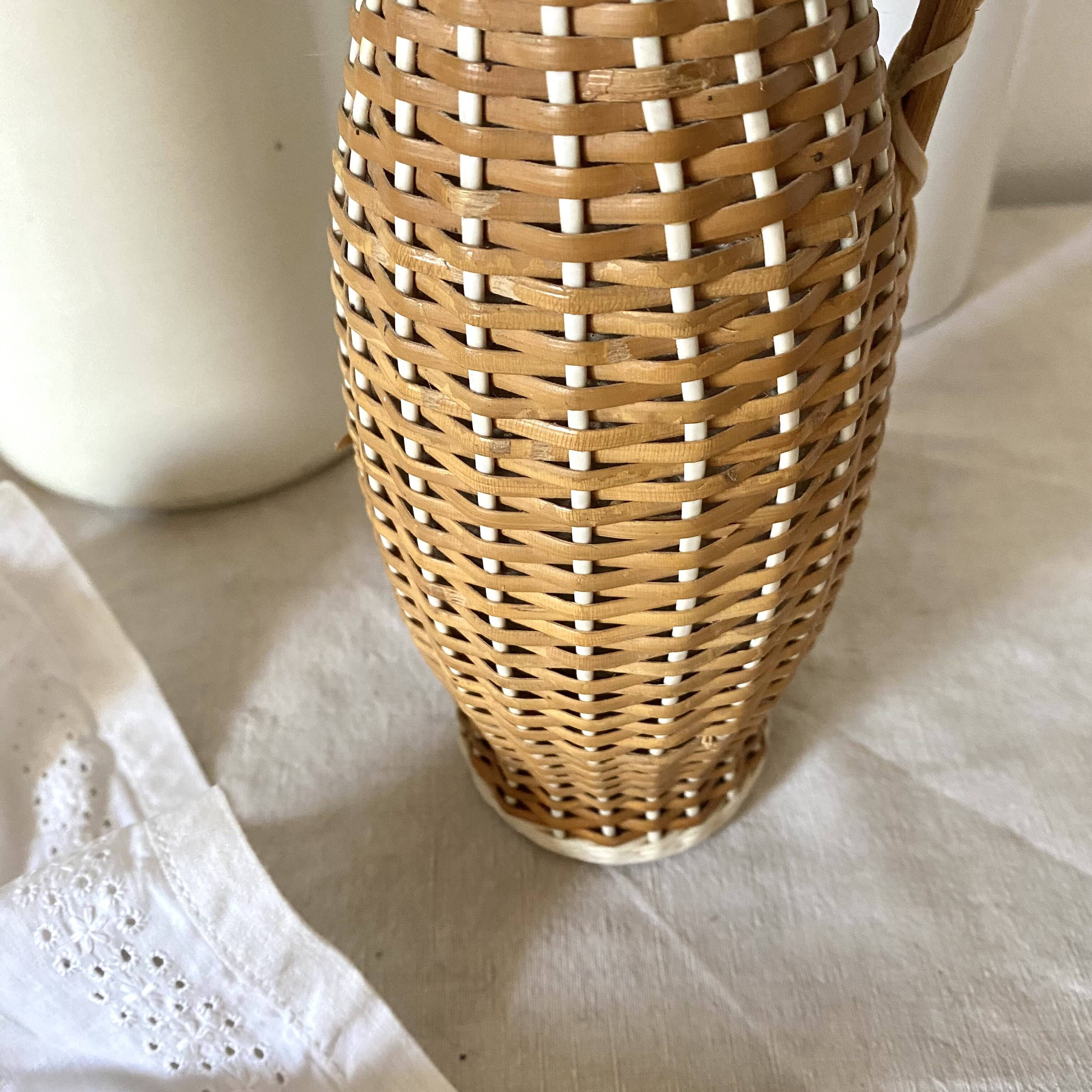 Rattan and scoubidou bottle