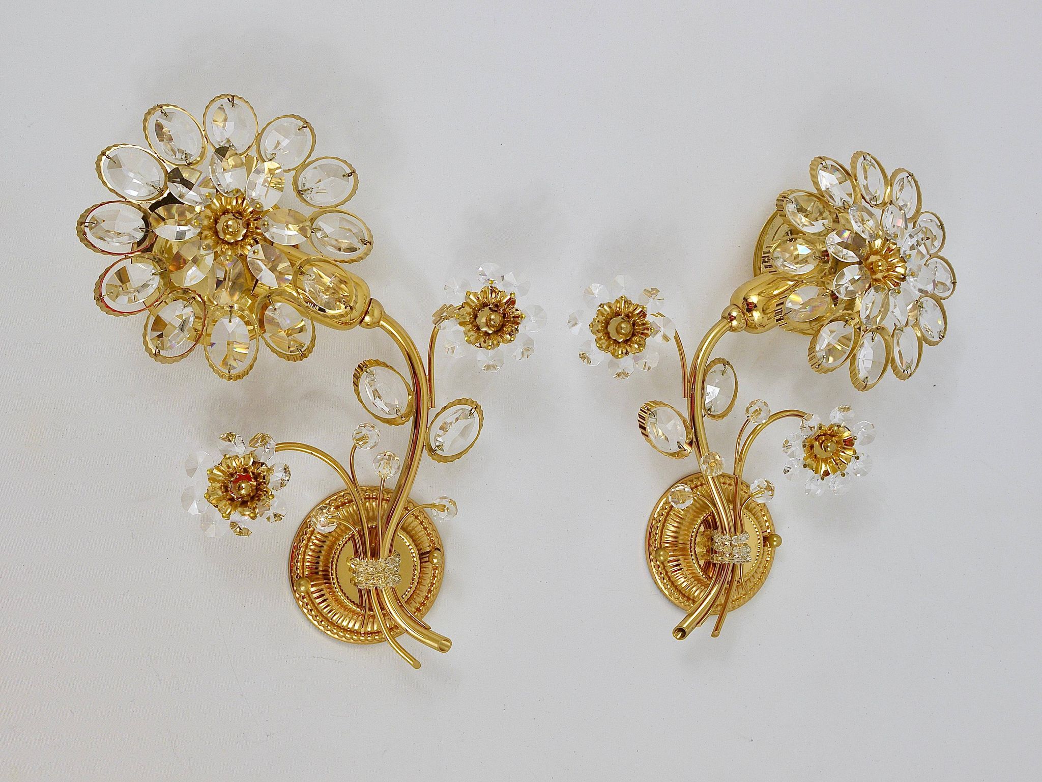 Pair of wall sconces flower in crystal with gilded brass by Ernst Palme, Palwa Germany, 1970s.