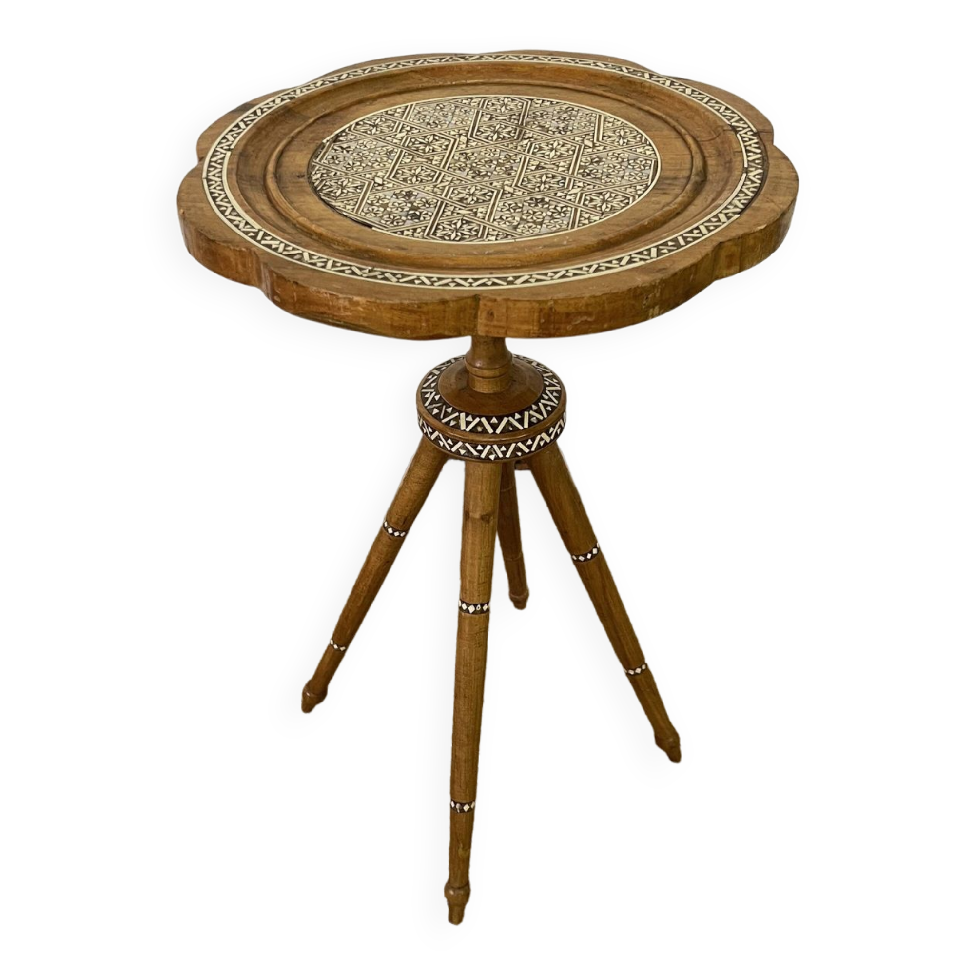Wooden pedestal table / harness
